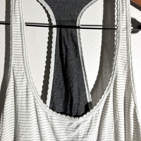 Lululemon 105 singlet size 6 - Picture 3 of 4